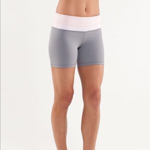 🍋 Lululemon Reverse Groove Shorts- Fossil/ Rose Quartz